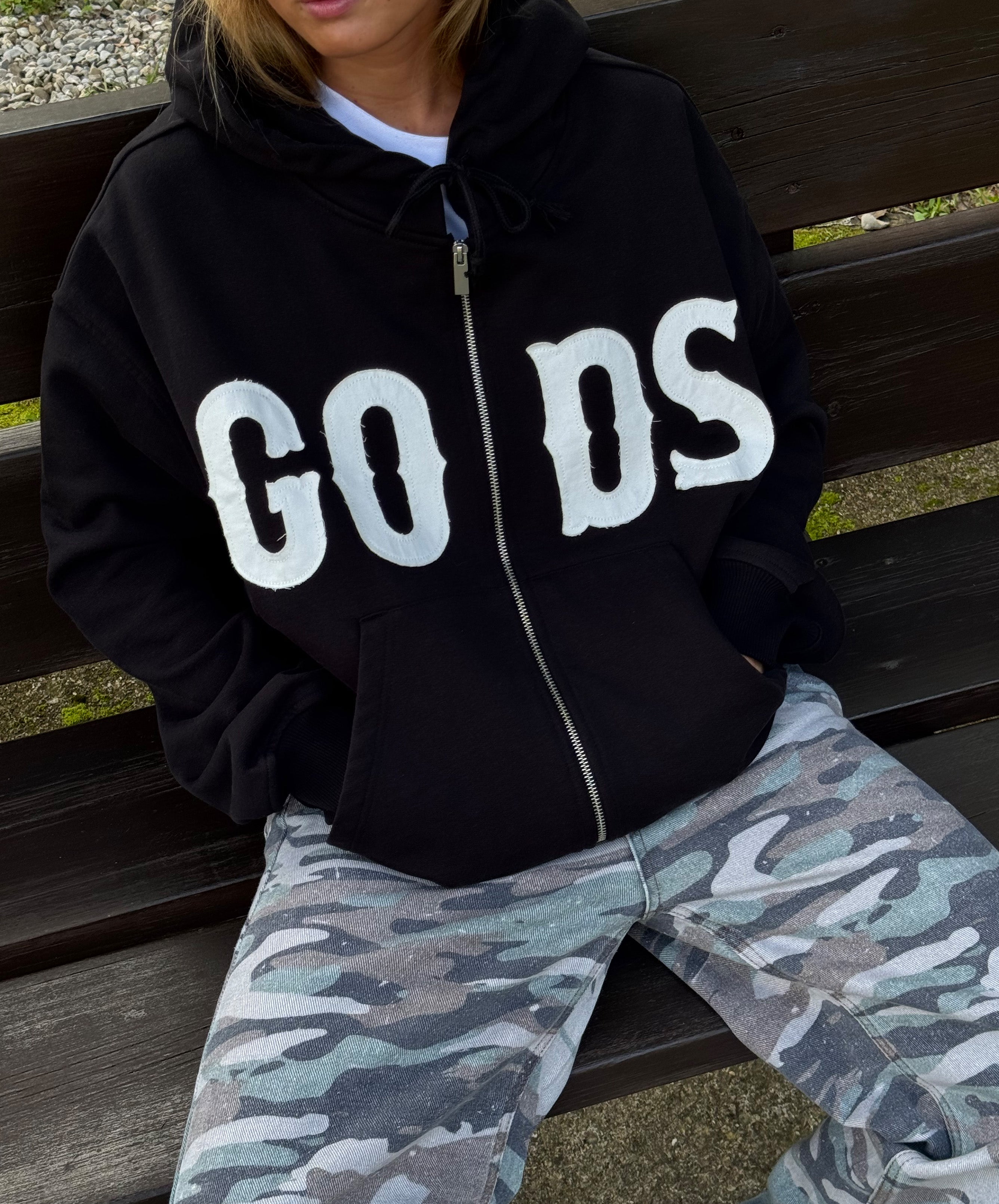 Gods Zipper Black